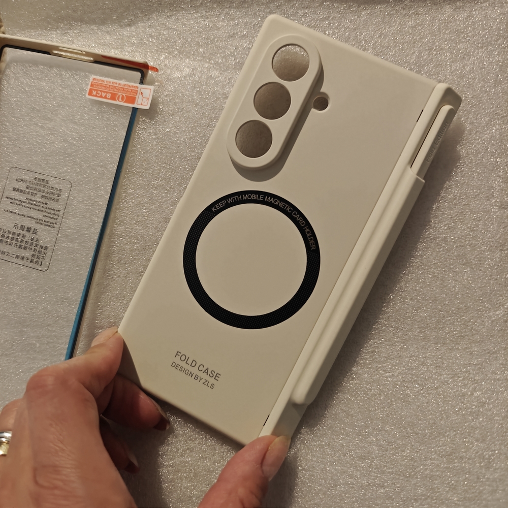 White Fold Case with Magnetic Ring